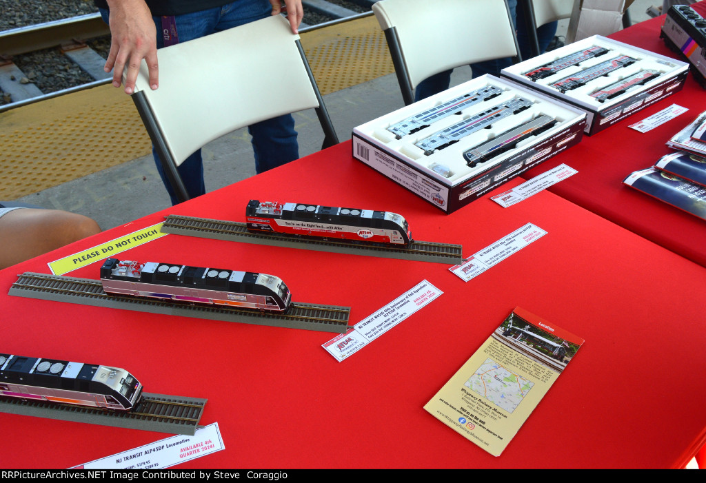 Models of NJT 4503 Atlas Model RR Company Wrap and NJT 4540 with NJT 40th Anniversary Banner.
